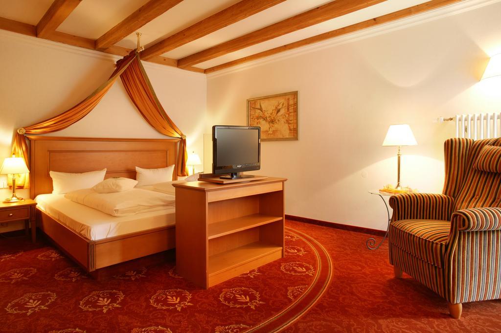 Hotel Ochsen Höfen an der Enz Екстериор снимка